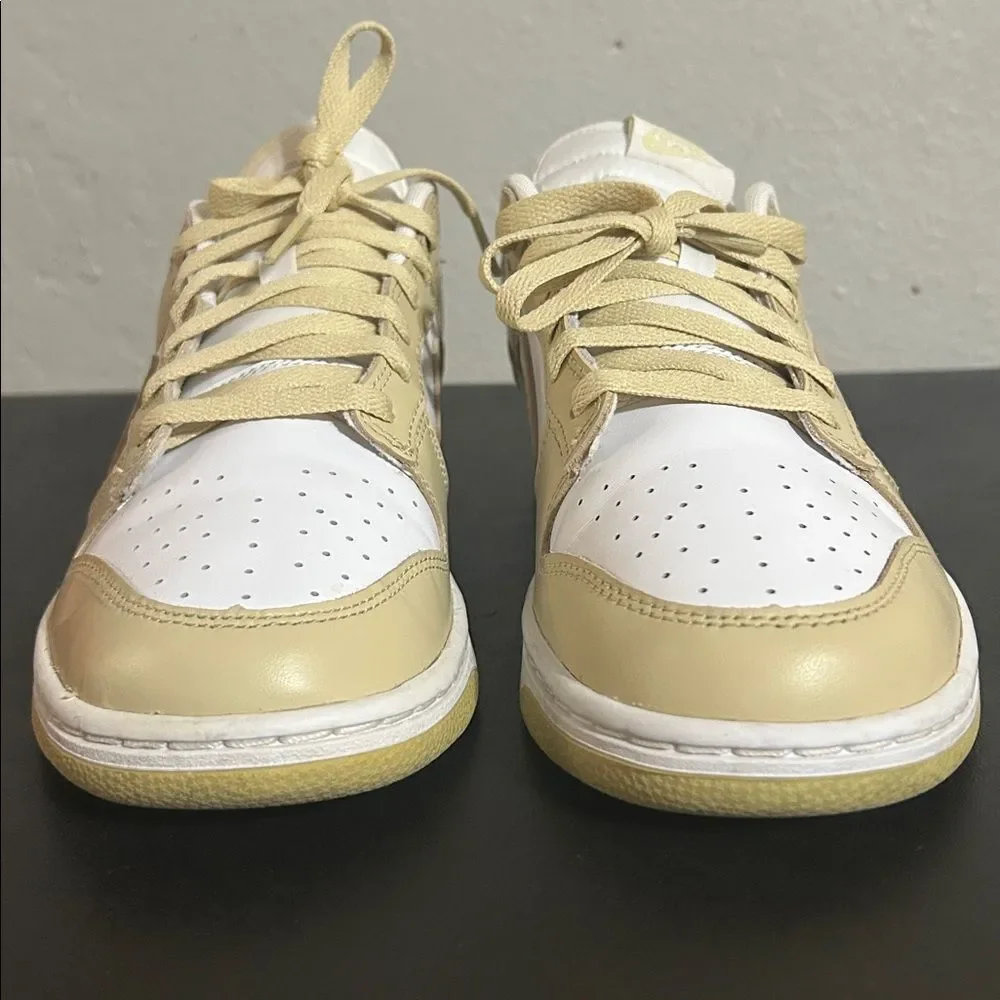 Nike dunk low retro BTTYS #DVO833–100 colors, tan and white size 8.5men’s